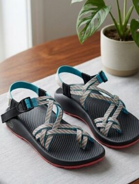 Chaco Outdoor Strappy Sandals in Teal & Multicolor Webbing Sz 8